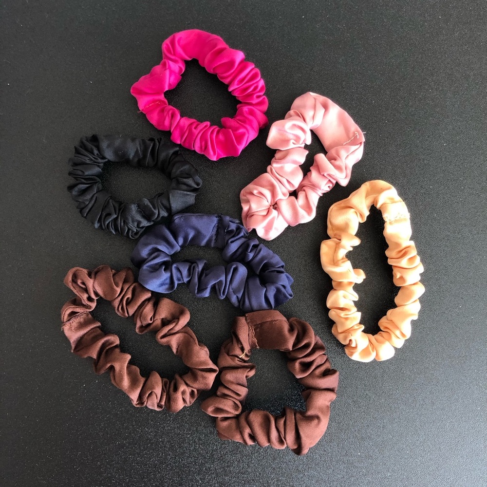 7 PACK MINI SATIN SCRUNCHIES - Picture 1 of 2